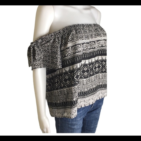 BY & BY Boho Off The Shoulder Blouse With Tie Detail Black Size Medium - Picture 4 of 6